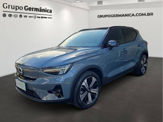 VOLVO XC40 2023