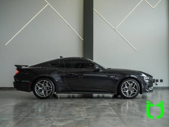 FORD MUSTANG 2024