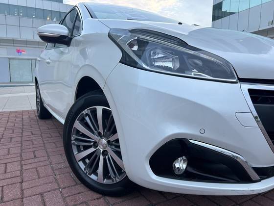PEUGEOT 208 2017