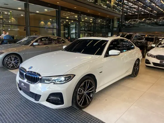 BMW 330e 2022