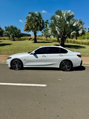 BMW 330e 2024
