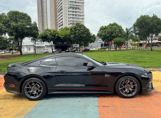 FORD MUSTANG 2021