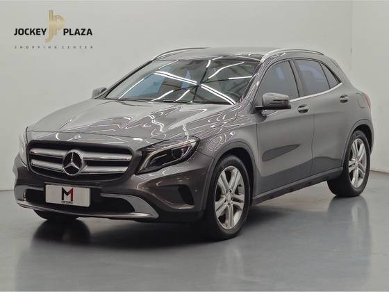 MERCEDES-BENZ GLA 200 2015
