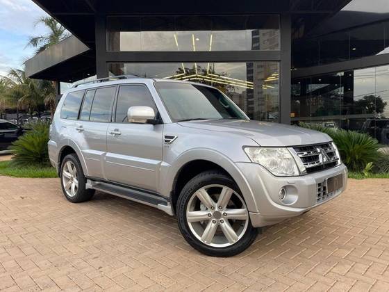 MITSUBISHI PAJERO FULL 2014