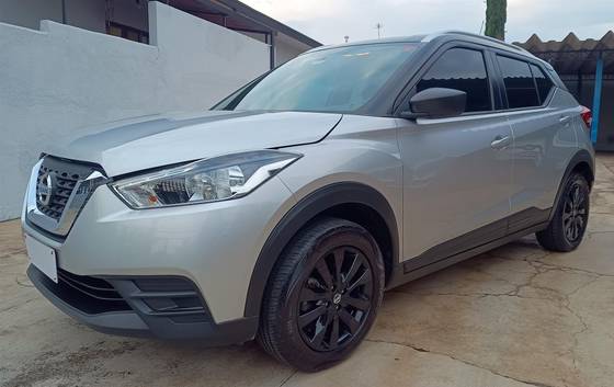 NISSAN KICKS 2020