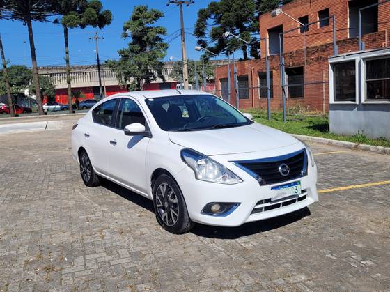 NISSAN VERSA 2017