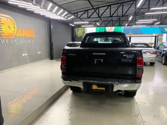 TOYOTA HILUX 2012