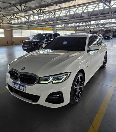 BMW 330e 2022