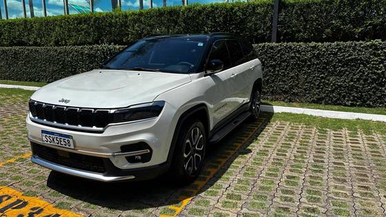 JEEP COMMANDER 2025