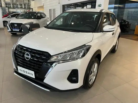 NISSAN KICKS PLAY 2025