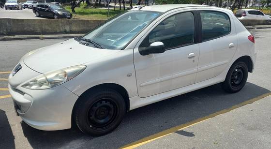 PEUGEOT 207 2013