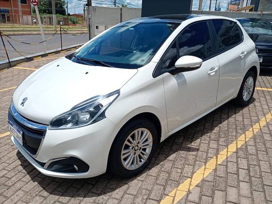 PEUGEOT 208 2018