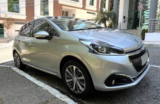 PEUGEOT 208 2017