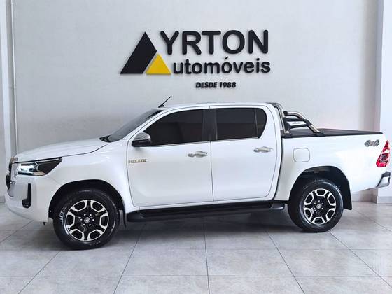 TOYOTA HILUX 2024