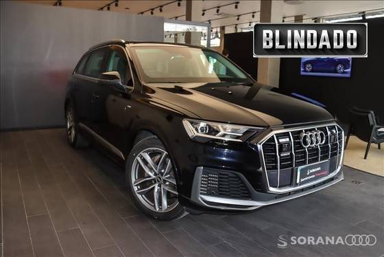 AUDI Q7 2021