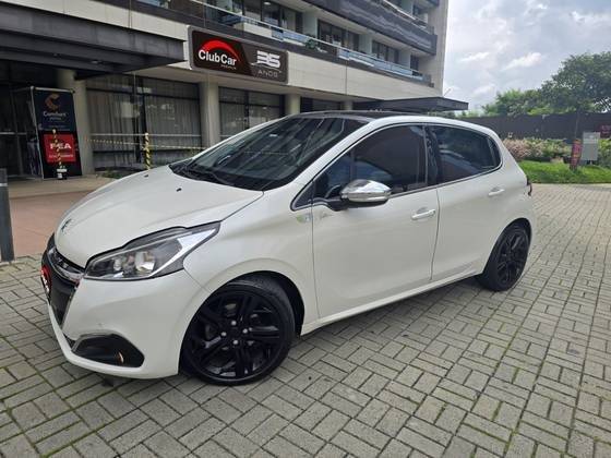 PEUGEOT 208 2018