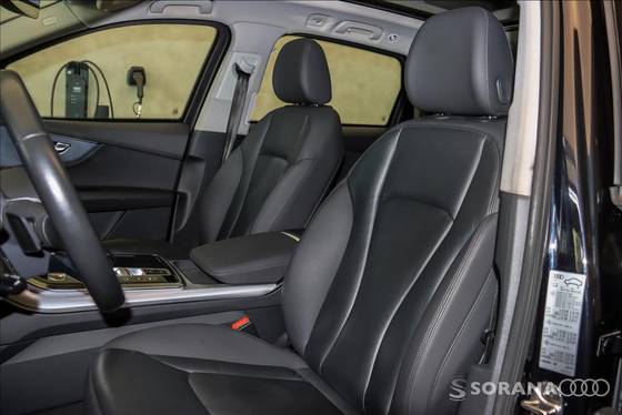 AUDI Q7 2021