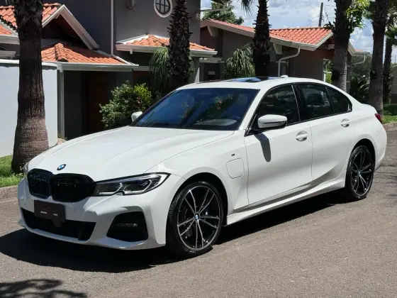 BMW 330e 2021