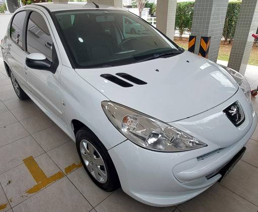 PEUGEOT 207 2012