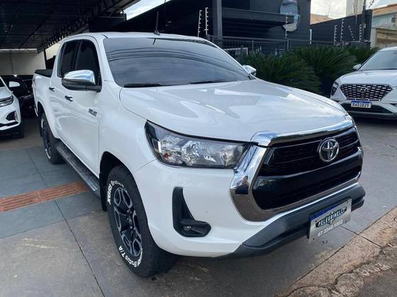 TOYOTA HILUX 2024