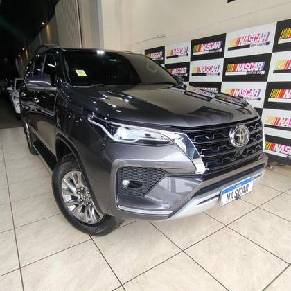 TOYOTA HILUX SW4 2022