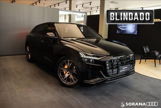 AUDI Q8 2023