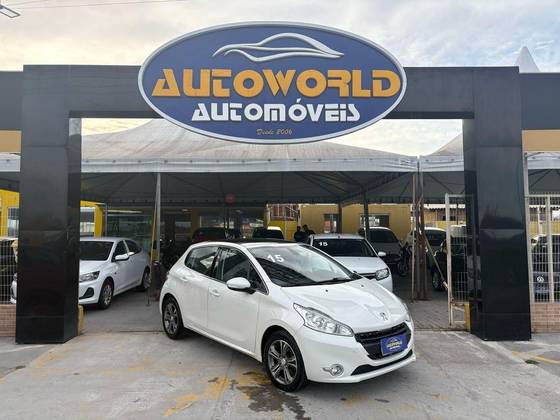 PEUGEOT 208 2015