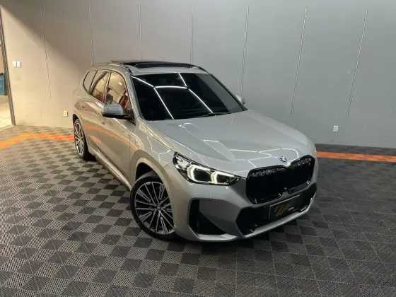 BMW iX1 2024