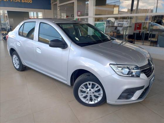 RENAULT LOGAN 2024