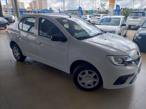 RENAULT LOGAN 2024