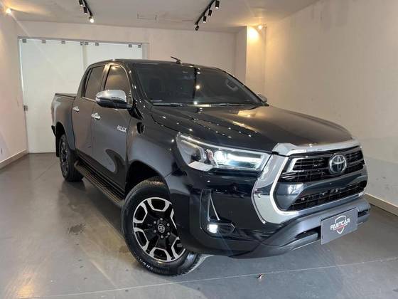 TOYOTA HILUX 2023