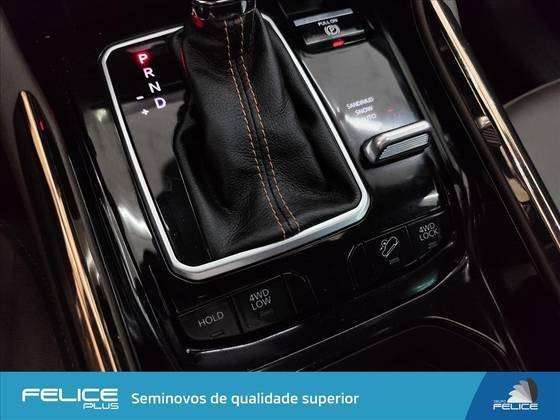 JEEP COMMANDER 2023
