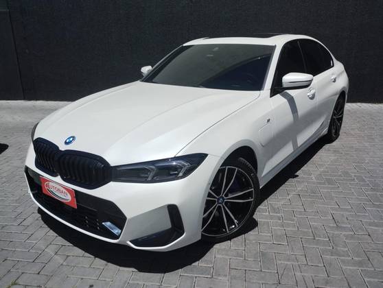 BMW 330e 2024