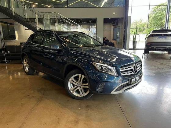 MERCEDES-BENZ GLA 200 2020