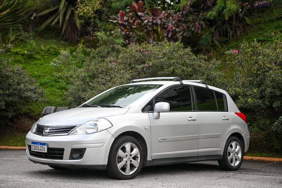 NISSAN TIIDA 2012