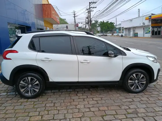 PEUGEOT 2008 2020