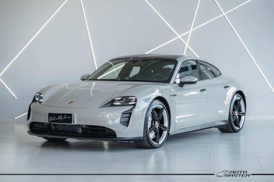 PORSCHE TAYCAN 2024