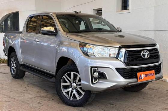 TOYOTA HILUX 2020