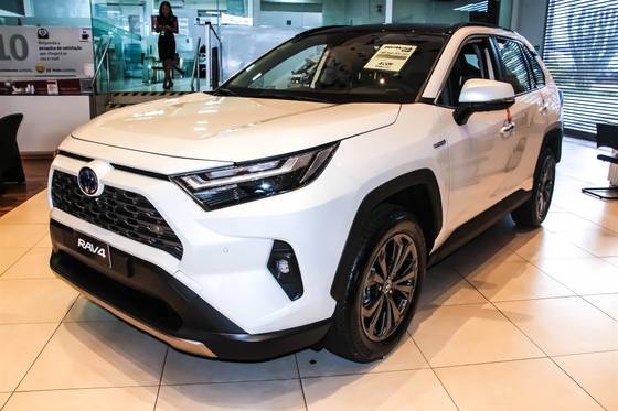 TOYOTA RAV4 2025
