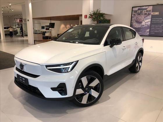 VOLVO C40 2024