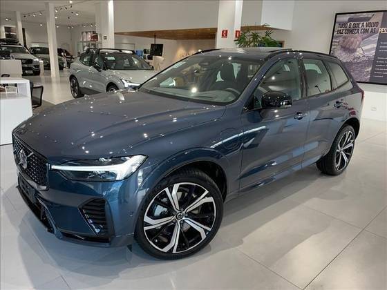 VOLVO XC60 2025