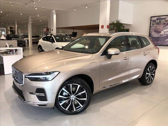 VOLVO XC60 2025