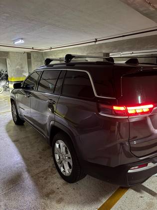 JEEP COMMANDER 2024