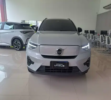 VOLVO XC40 2023