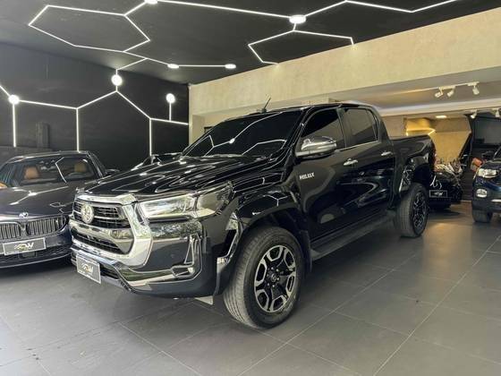 TOYOTA HILUX 2024