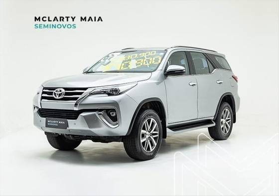 TOYOTA HILUX SW4 2020