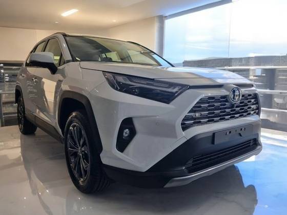 TOYOTA RAV4 2024