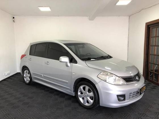 NISSAN TIIDA 2013