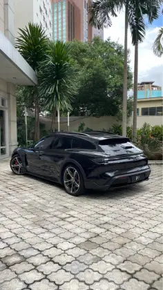 PORSCHE TAYCAN 2023