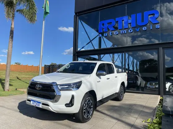 TOYOTA HILUX 2024